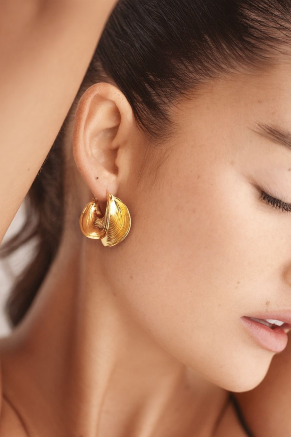 saddle earring gold